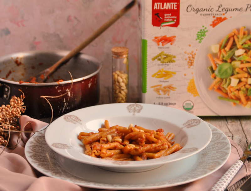 Pasta di ceci con pesto di pomodori secchi e pinoli Atlante Brand